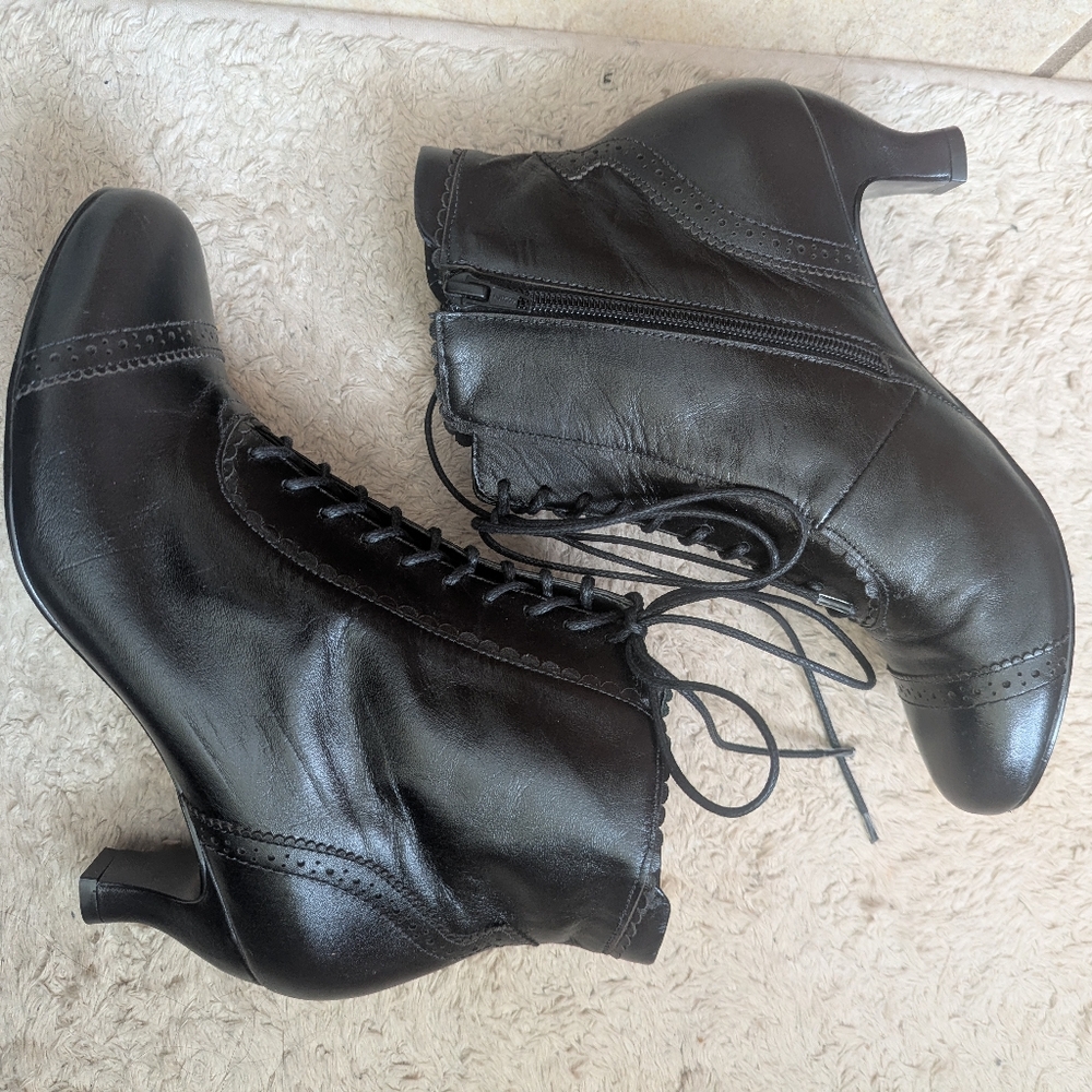 Victorian genuine leather ankle boots size 37